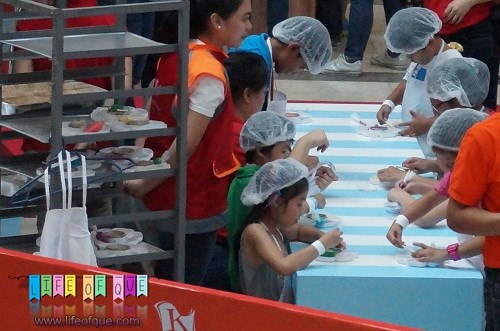 KidZania Bakery Cookie Decorating