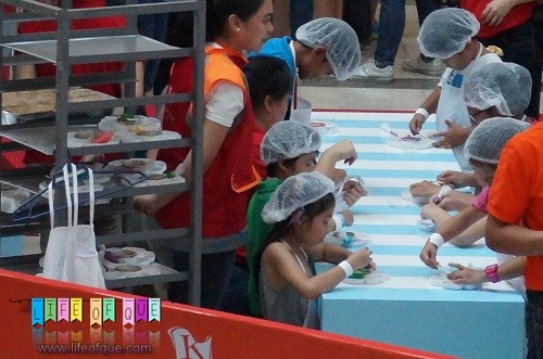 KidZania Bakery Cookie Decorating