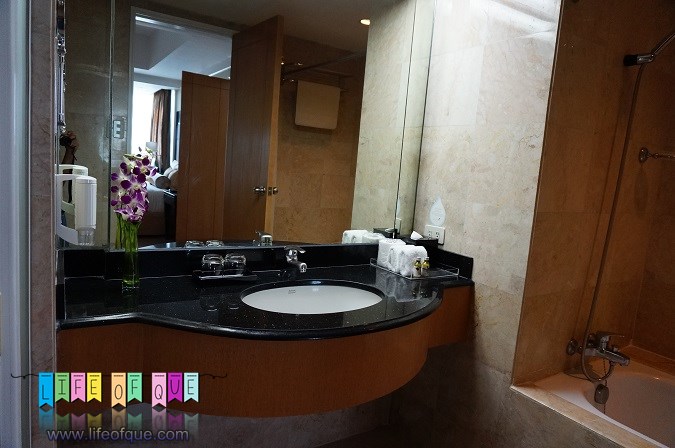 Somerset Millennium Makati Bathroom